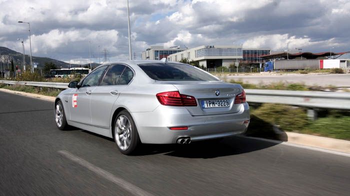 Η 520i πραγματικά είναι ένα μοντέλο που χαίρεσαι να βρίσκεσαι, είτε μπροστά αριστερά, είτε πίσω δεξιά στην καμπίνα.